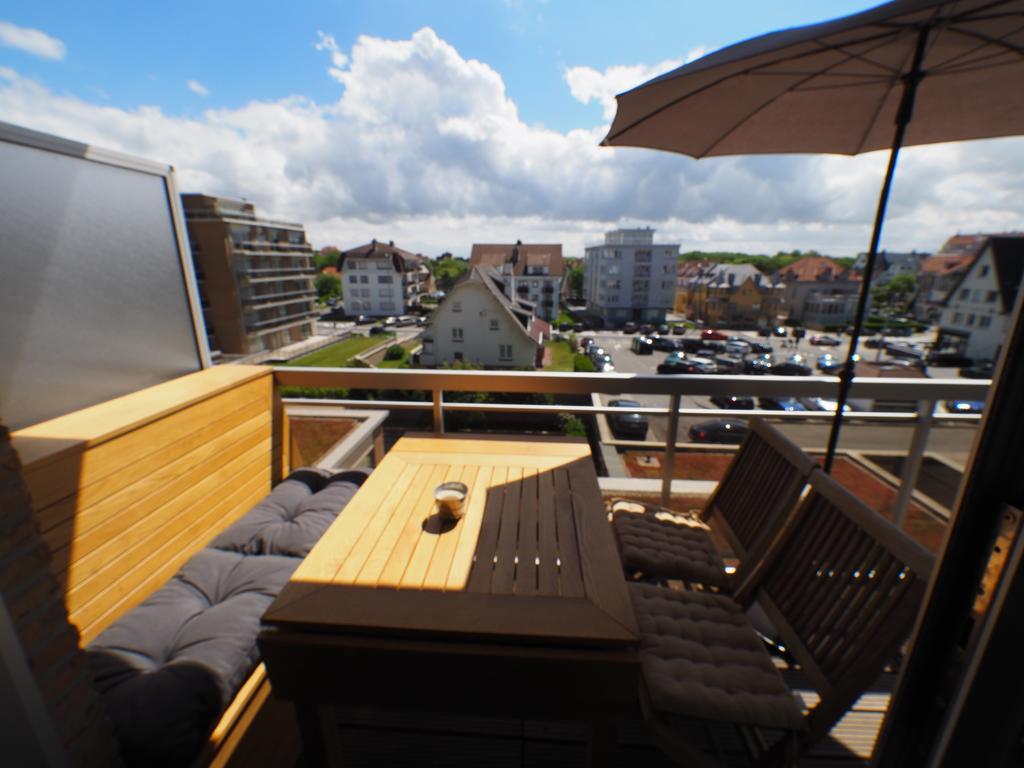 Appartement Sur La Digue - De Haan - Le Coq - Silver Beach D2 Esterno foto